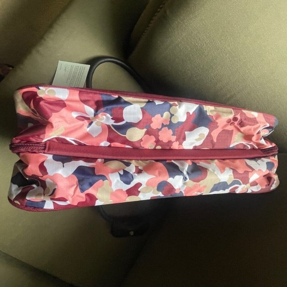 Samantha Brown Carry All Travel Bag BURGUNDY GEO CAMO nwt - Picture 11 of 12